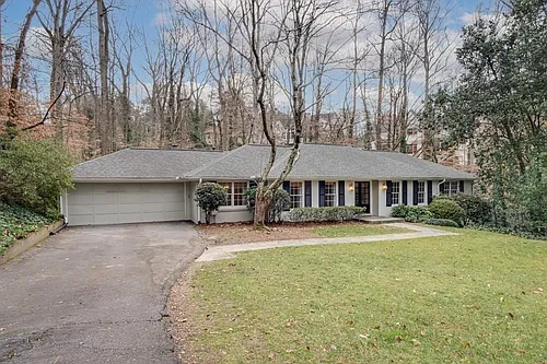 4601 Club Cir NE Photo 1