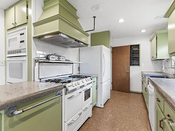 3rd image of 28656 Old Highway 30