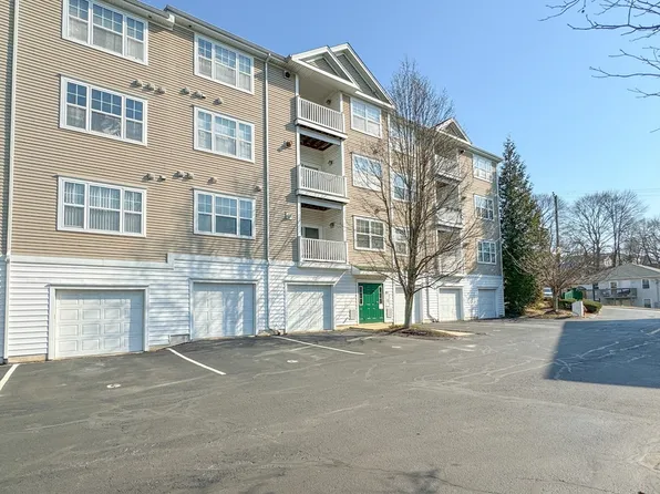 80 Mill St APT 302, Woonsocket, RI 02895
