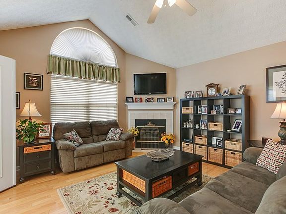 4th image of 2228 Carefree Cir
