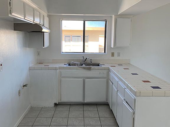 3rd image of 1096 Dawson Ave