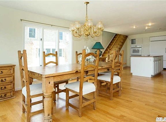 4th image of 80 Oak Beach Ave