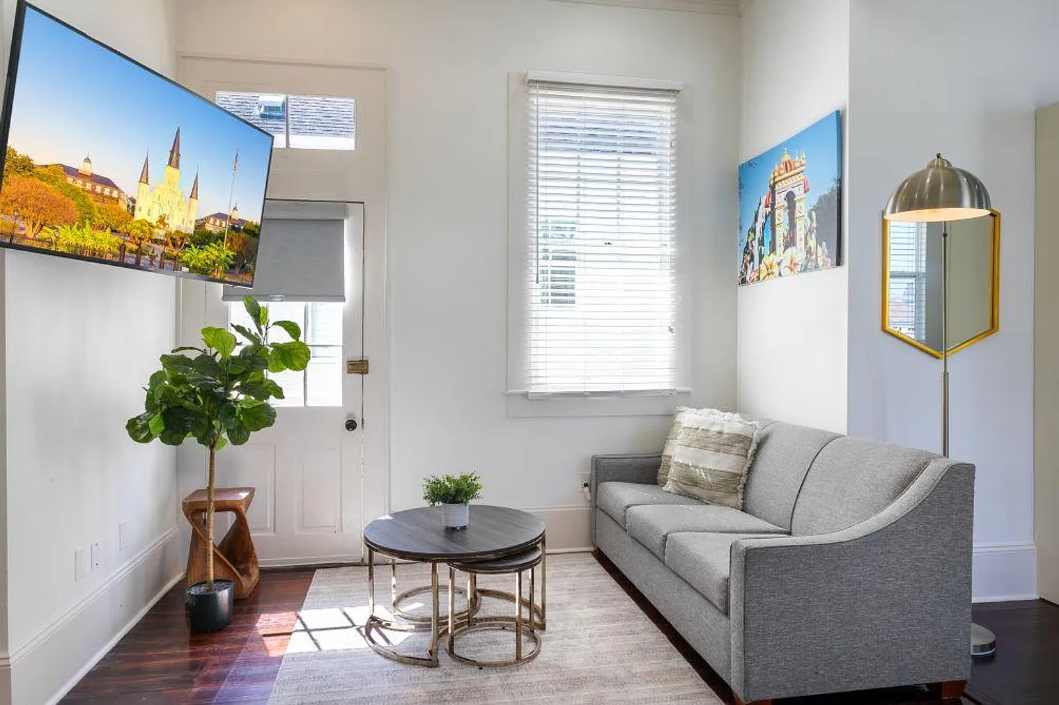 2 bed, 1.0 bath, 699 sqft, $4,399 — Photo 3