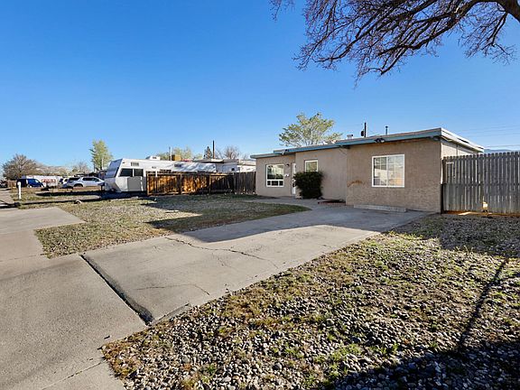 5th image of 2424 La Veta Dr NE
