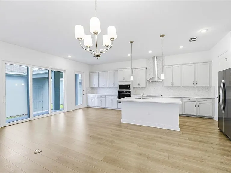 16453 Hamlin View St — Photo 13