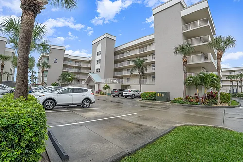 609 Shorewood Dr #203 Photo 1