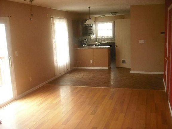 3rd image of 809 Scioto Meadows Blvd