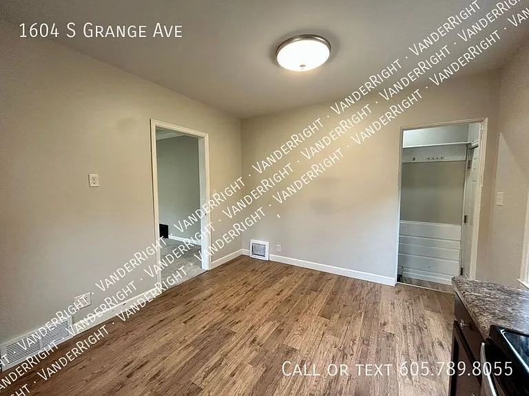 1604 S Grange Ave — Photo 19