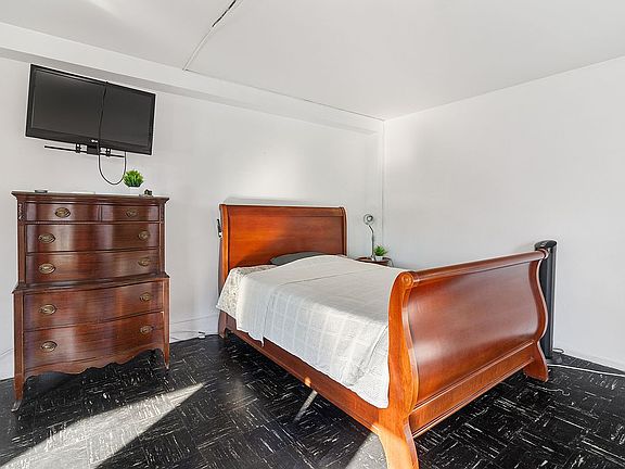3rd image of 90 La Salle St APT 16E