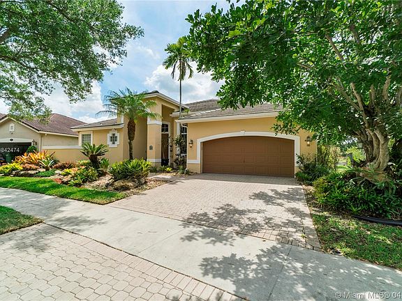 3rd image of 3047 NW Lakewood Dr