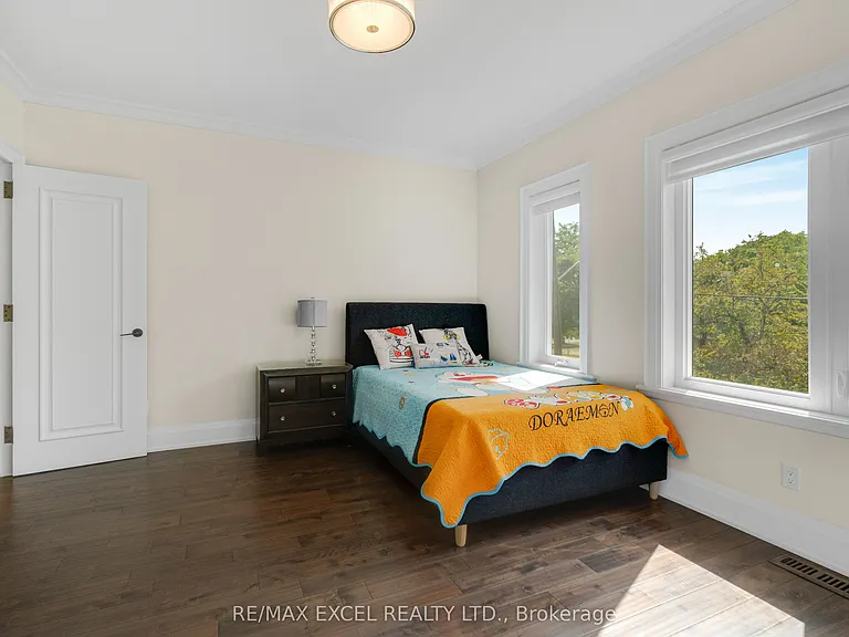 49 Kenton Dr — Photo 33