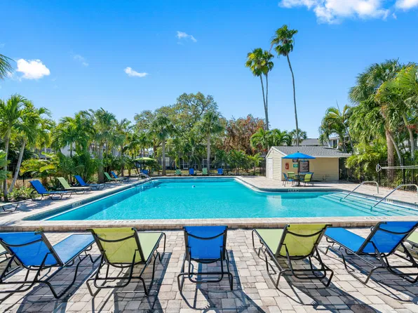 Enclave at Sabal Pointe Apartments