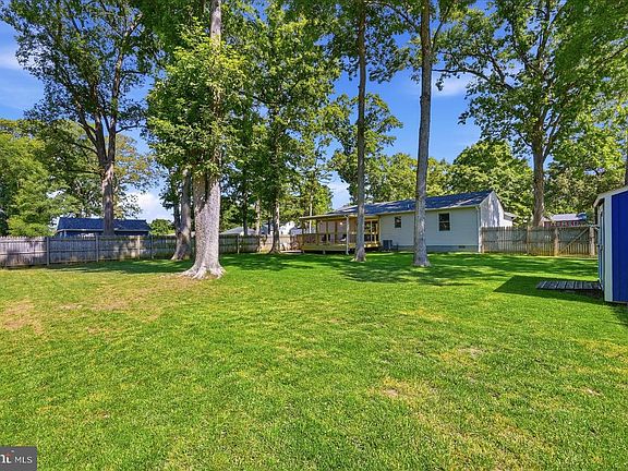5th image of 411 Ferry Rd