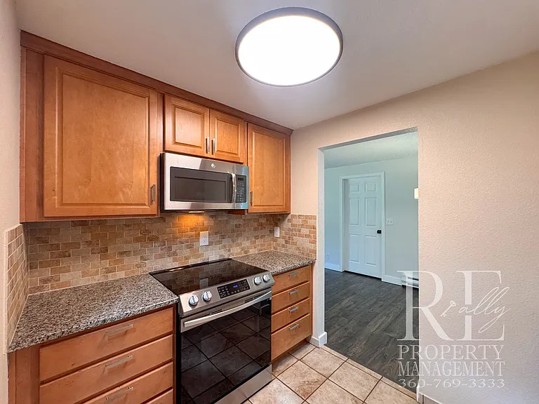 8240 NE Seawind Ave — Photo 8