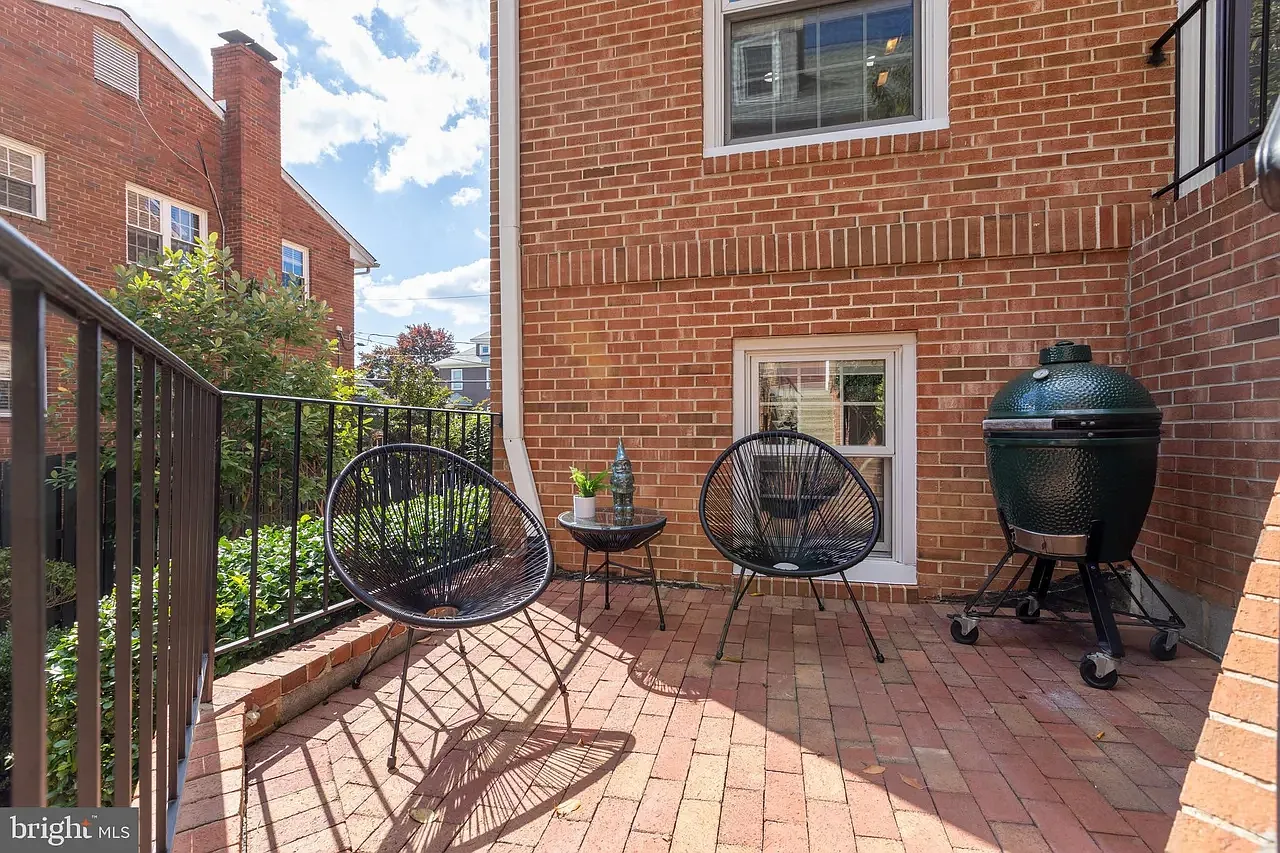 790 N Vermont St — Photo 3
