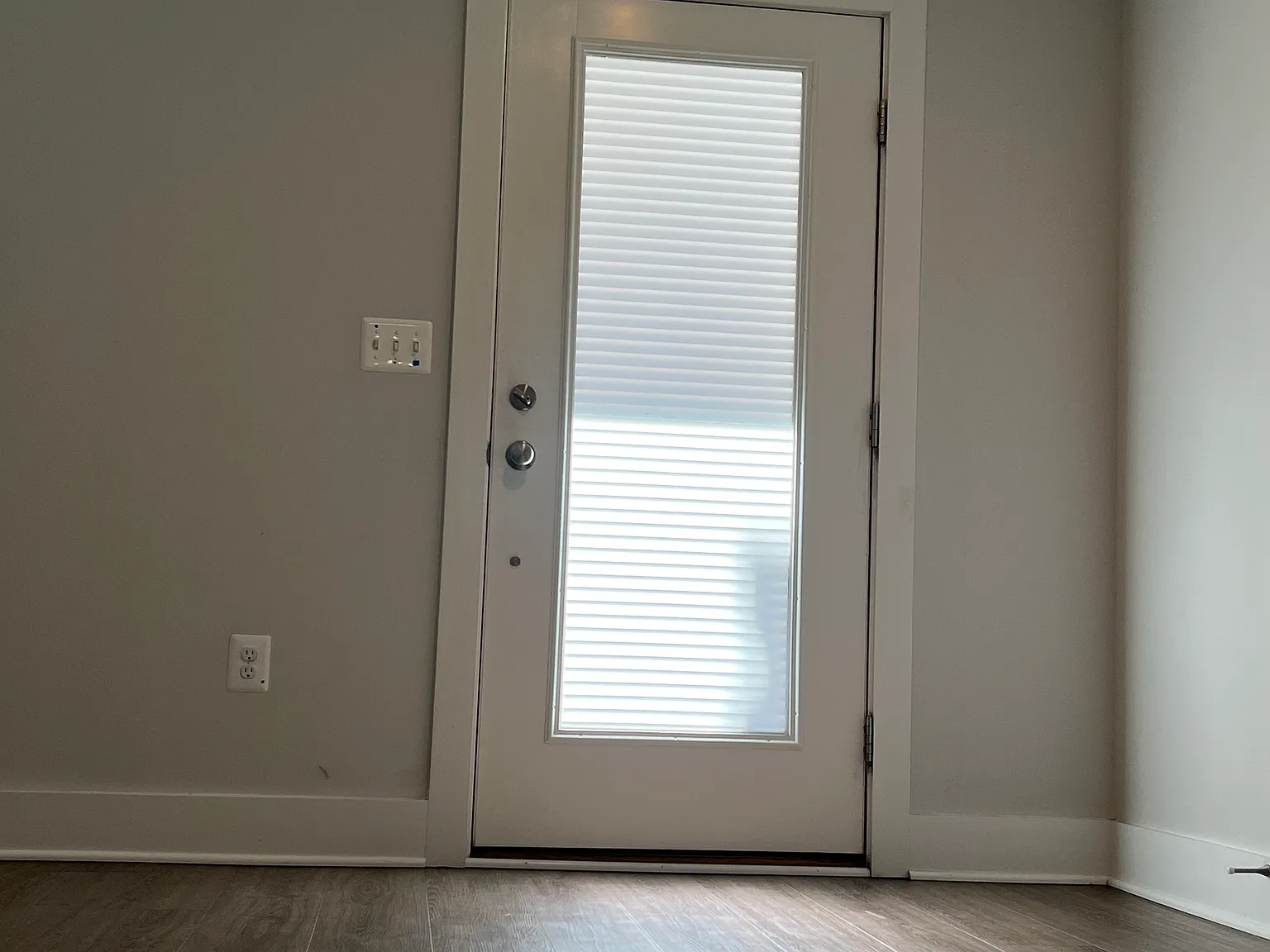 3 bed, 2.5 bath, 1976 sqft, $2,650 — Photo 4