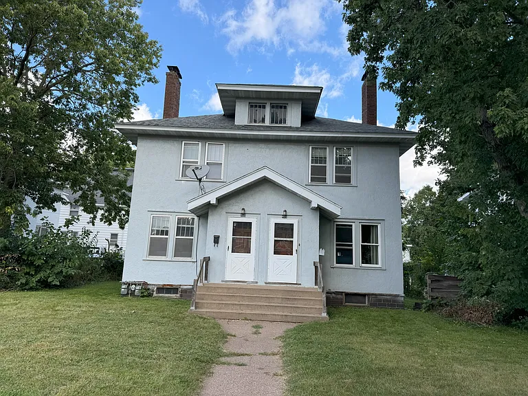 466 W Grand Ave — Photo 1