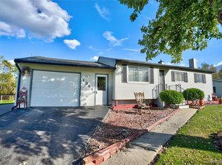 1344 Clairwood Dr, Burton, MI 48509