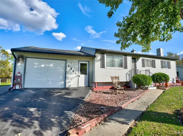 1344 Clairwood Dr, Burton, MI 48509