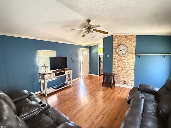 3rd image of 692 Resevoir Rd