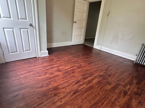 76 Eaton Pl #2B