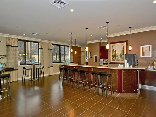 2451 Midtown Ave APT 1118, Alexandria, VA 22302
