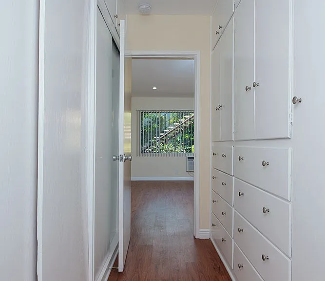 255 S Madison Ave — Photo 15