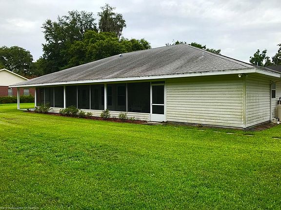3rd image of 708 Oak Forest Dr