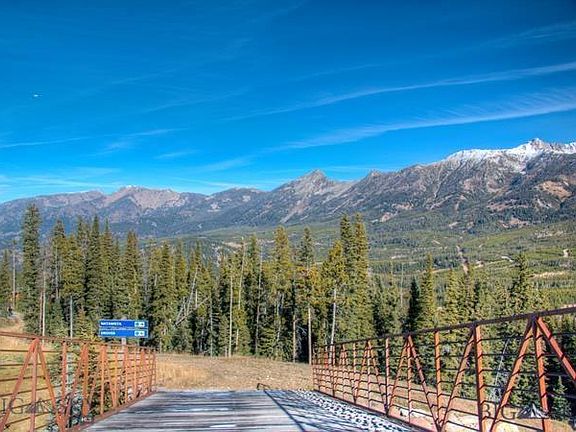 4th image of Peaks View Dr