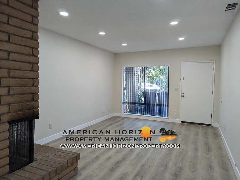 2312 E 8th St — Photo 4