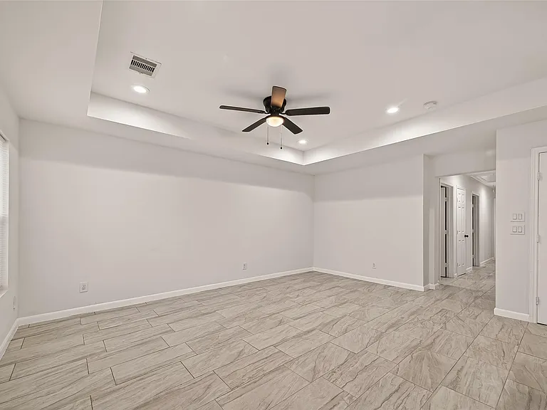4302 Hirsch Rd #B — Photo 9