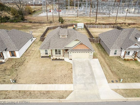 4th image of 1505 Northridge Dr E