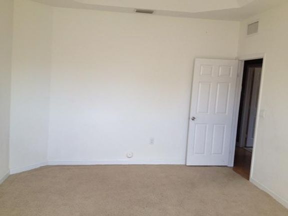 5th image of 1431 NE 40th Ave