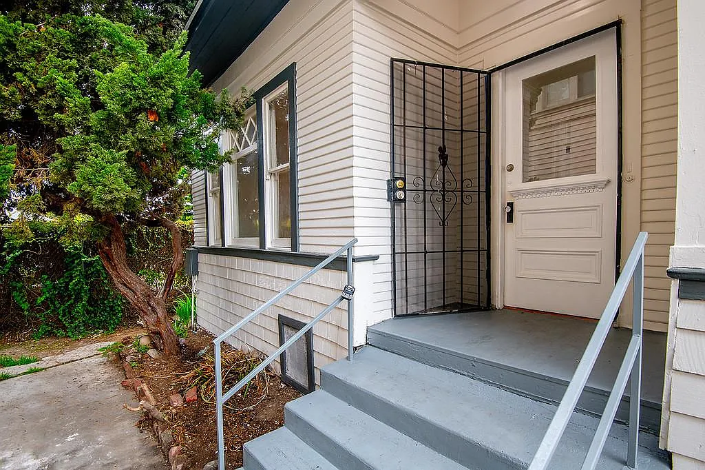 2709 W 14th St — Photo 1