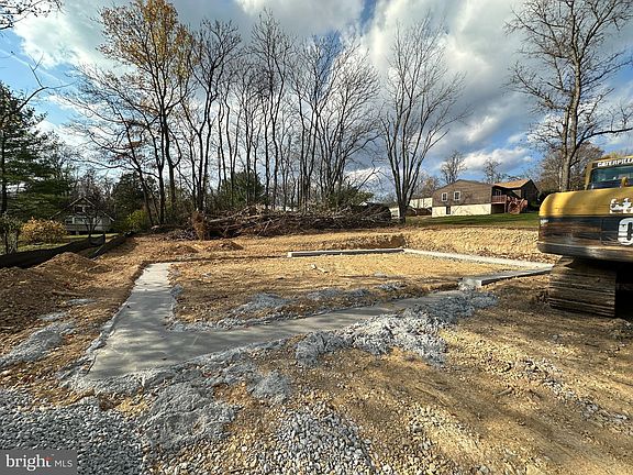 3rd image of 211 Susquehanna Trl