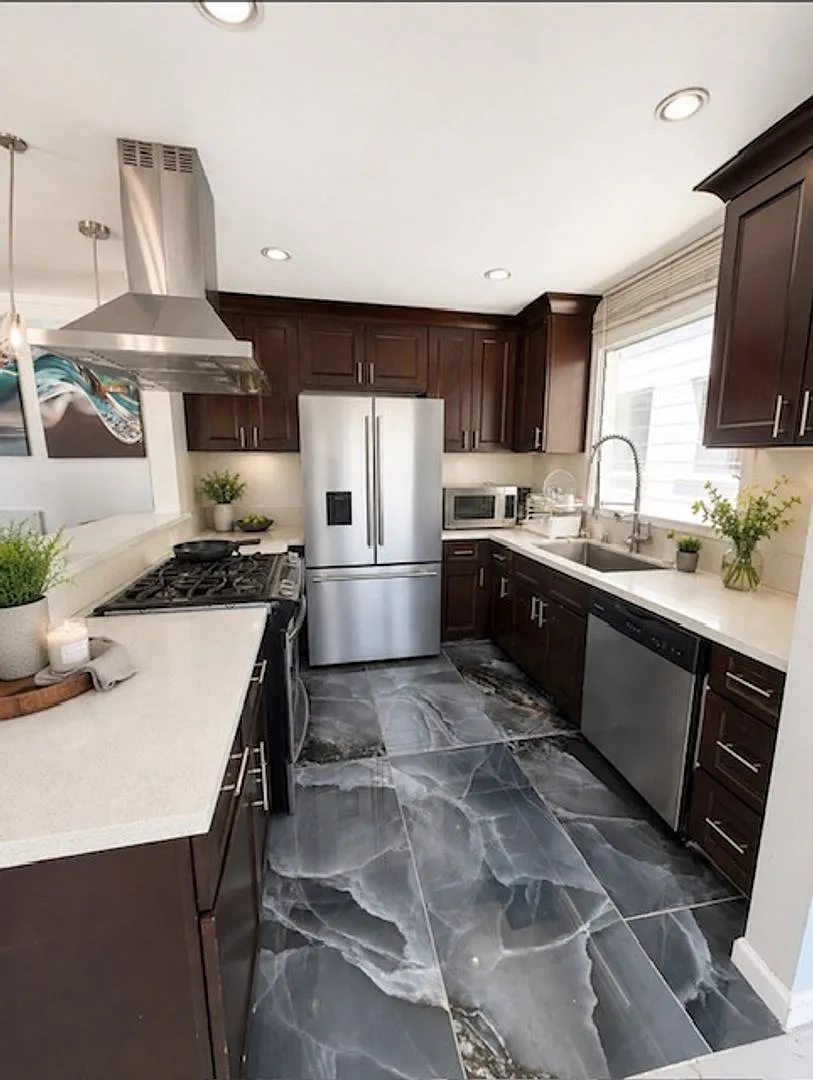 Furnished Oceanfront Rental 1100 E. Ocean Blvd., Unit 13, Long Beach — Photo 1