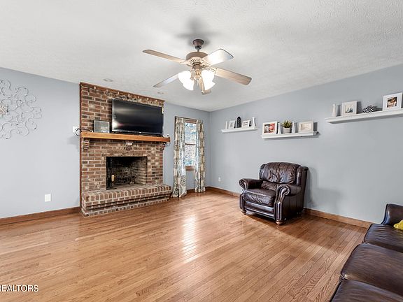 5th image of 220 Indian Hills Cir