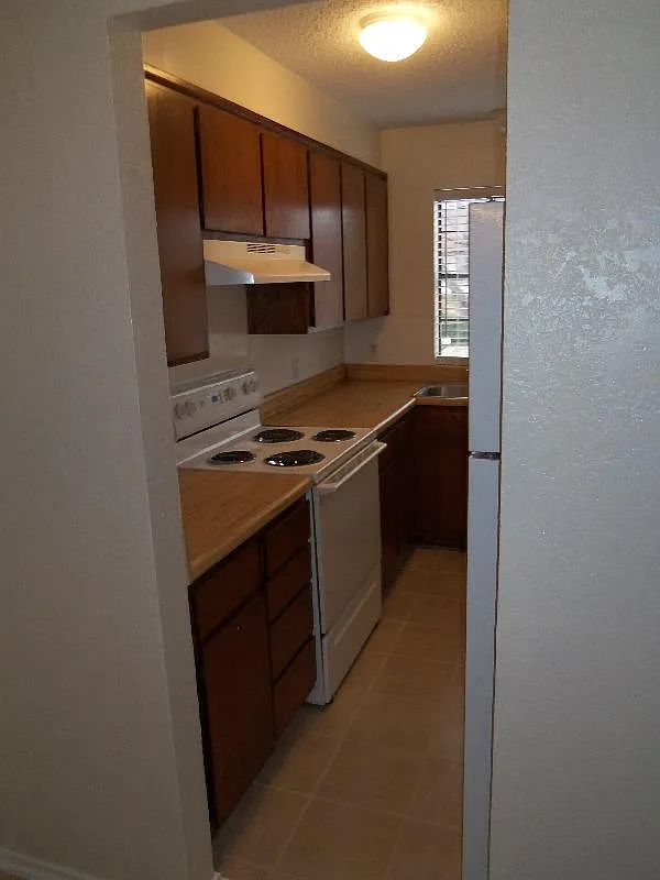 2 bed, 1.5 bath, 1050 sqft, $1,100 — Photo 4