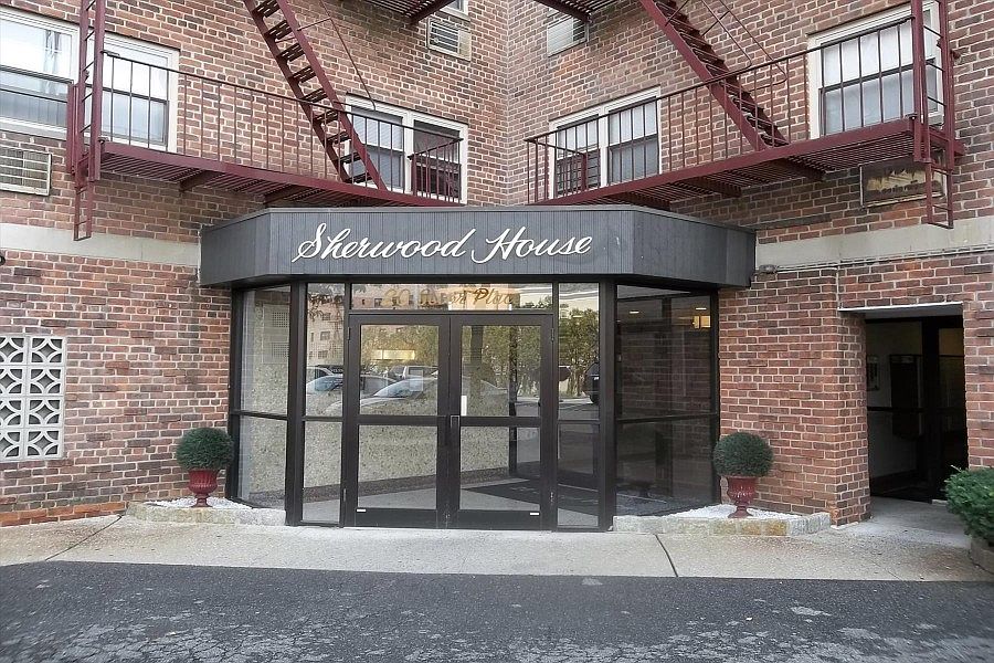 1st image of 20 Secor Pl APT 2R