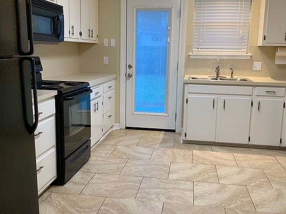 Amble Counters/Cabinets