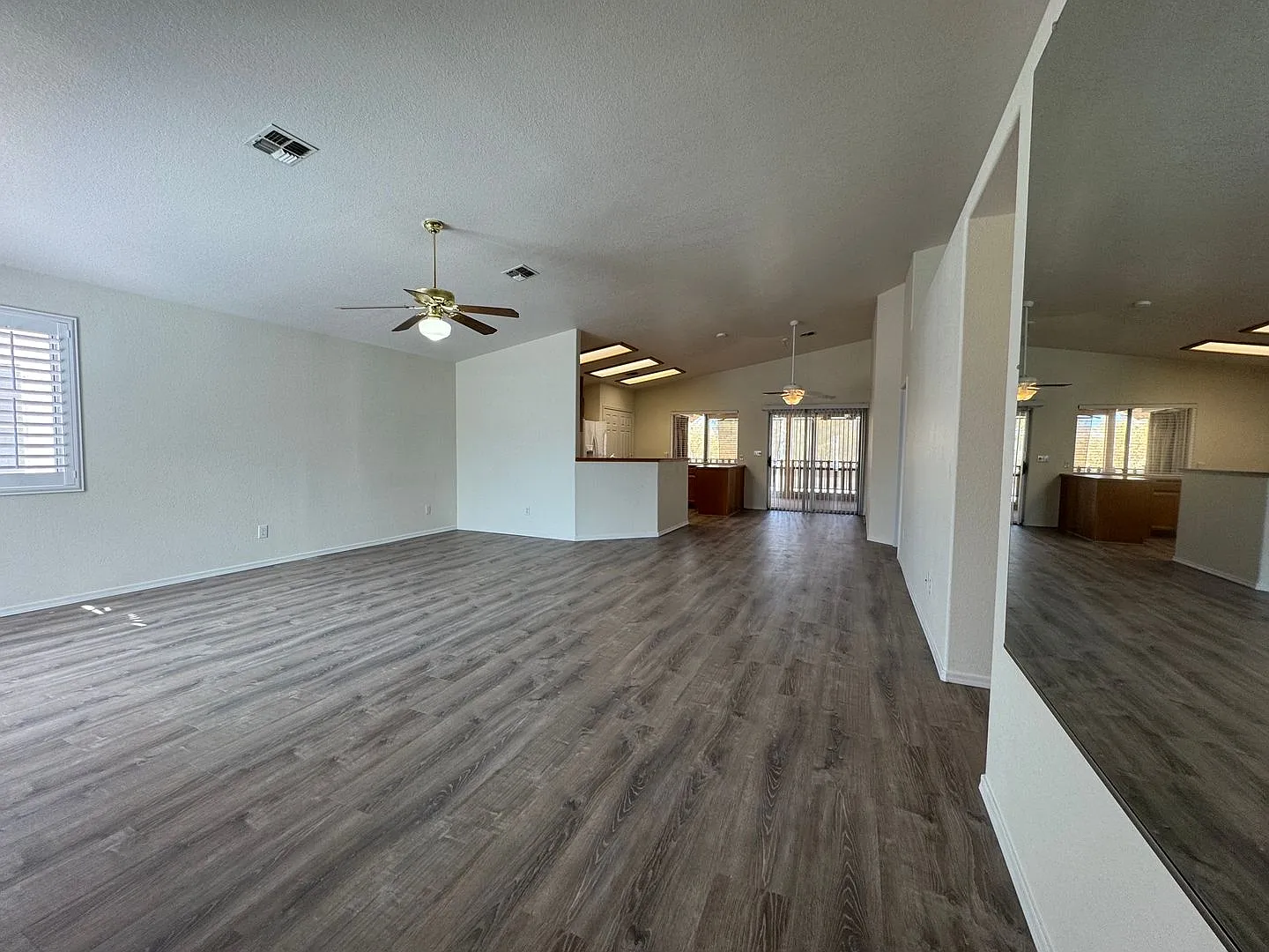 Charming 3-Bedroom Home in El Camino Village — Photo 2