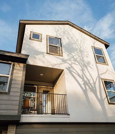 5th image of 135 Rose Ln #1