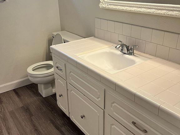 3rd image of 4572 N Glenn Ave #202