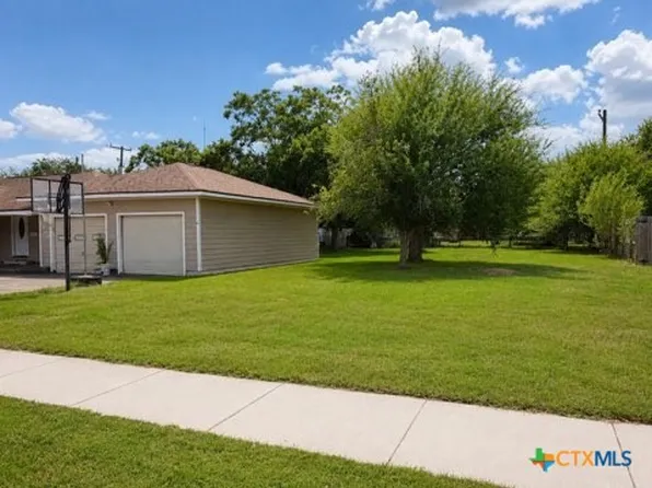 1504 Justice Dr, Port Lavaca, TX 77979