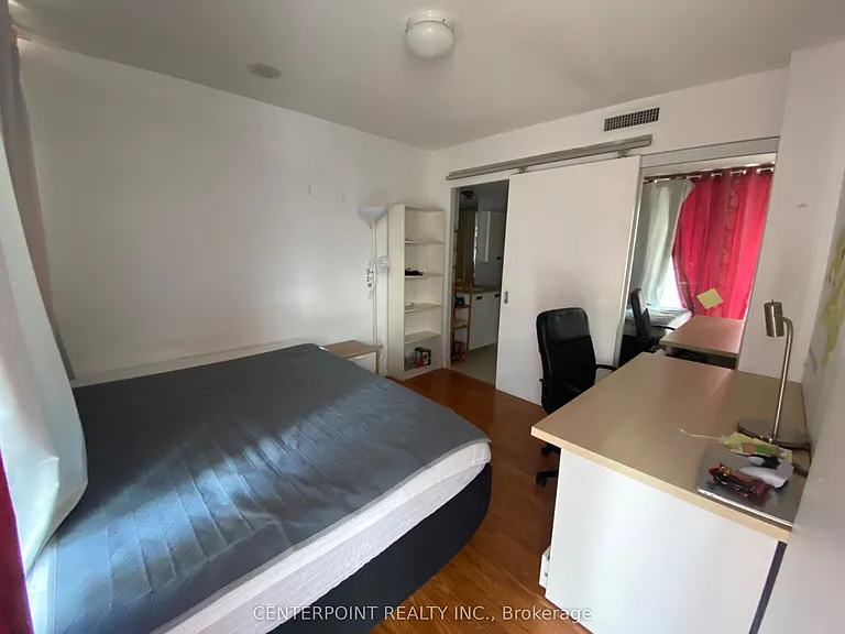 37 Grosvenor St #603 — Photo 7