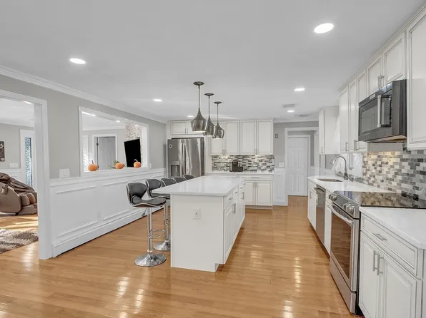 5 Flintlocke Rd, Franklin, MA 02038