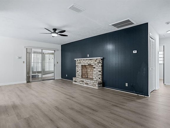 2nd image of 812 W WARREN AVENUE