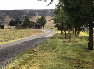 801 W 7th St, Waitsburg, WA 99361