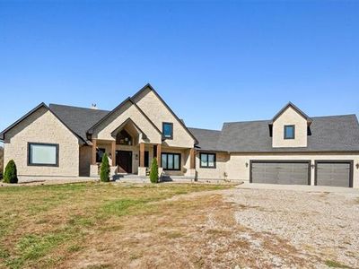 10118 S Corn Rd, Lone Jack, MO, 64070