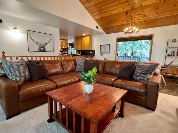 450 Merrimack Dr, Lake Arrowhead, CA 92352